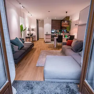 https://le-balcon-de-la-vieille-ville-annecy-74000.hotels-rhonealpes.com
