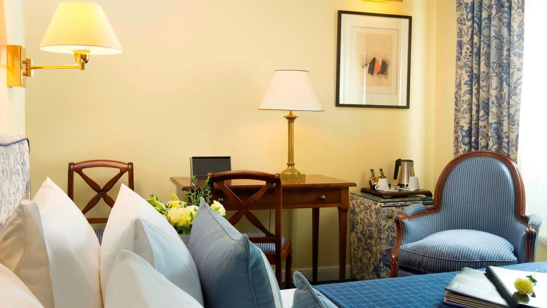 Le Relais Montmartre Hotel Paris France