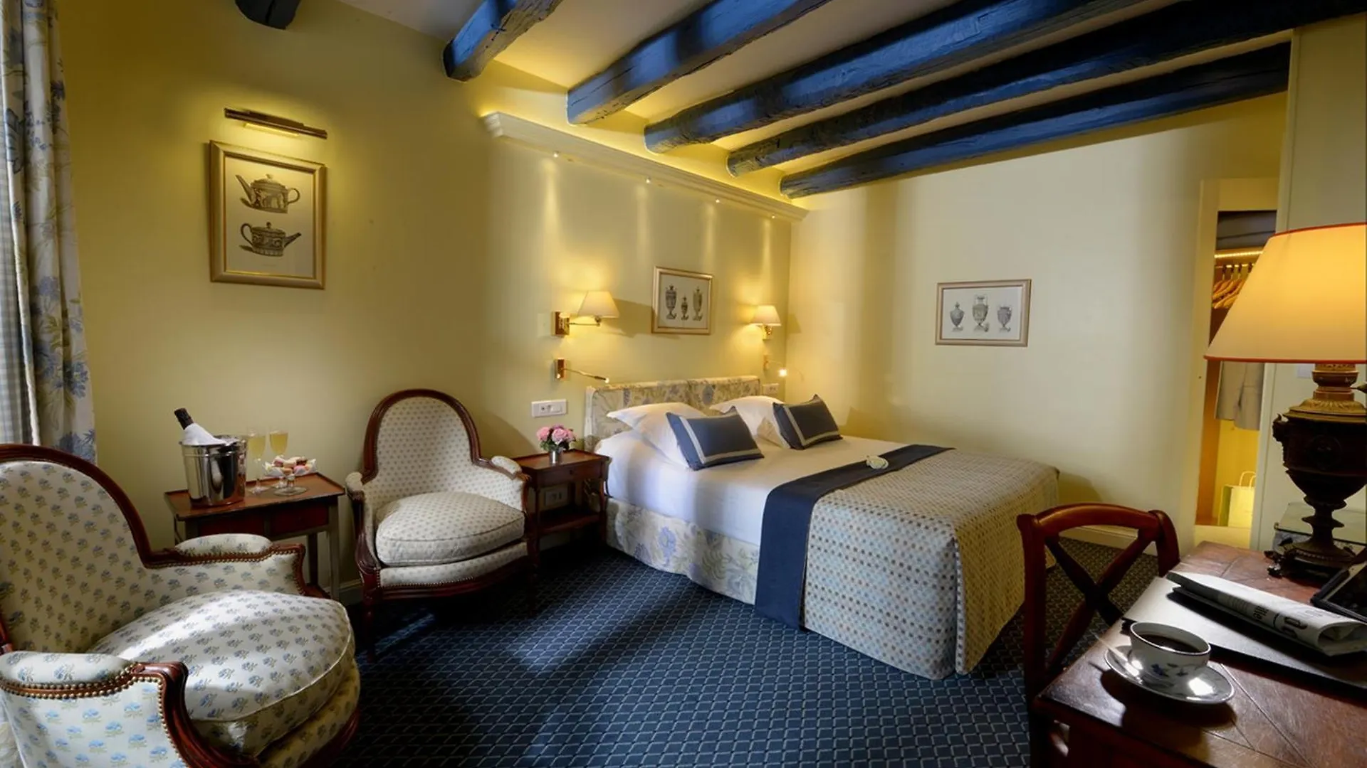 ****  Le Relais Montmartre Hotel Paris France